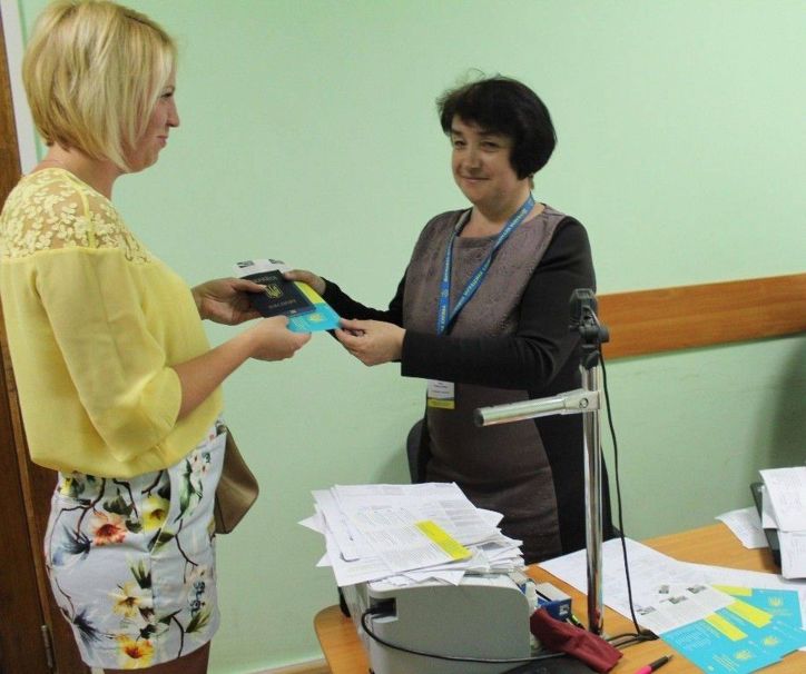 На Житомирщині при отриманні закордонного паспорта вручають і пам’ятку по безвізу
