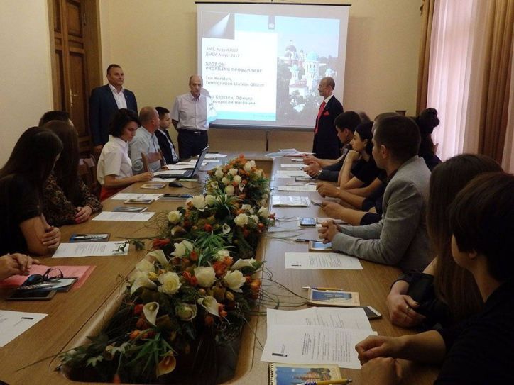 У Чернівцях відбувся тренінг для працівників управлінь ДМС України західного регіону з профайлінгу іноземців