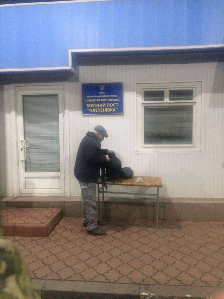 Російський архітектор - нелегал з ножем скоїв напад на працівників УДМС та УСБУ.
