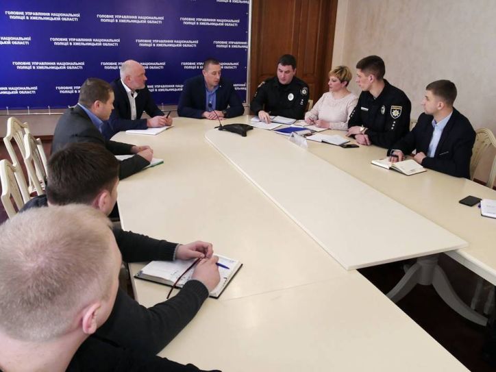 Начальник УДМС Хмельниччини взяв участь у відеоселекторній нараді в приміщені ГУНП в Хмельницькій області