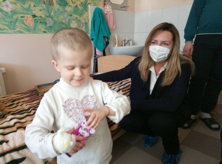 Рівненські міграційники відвідали діток  Онко-гематологічного відділення  обласної дитячої лікарні