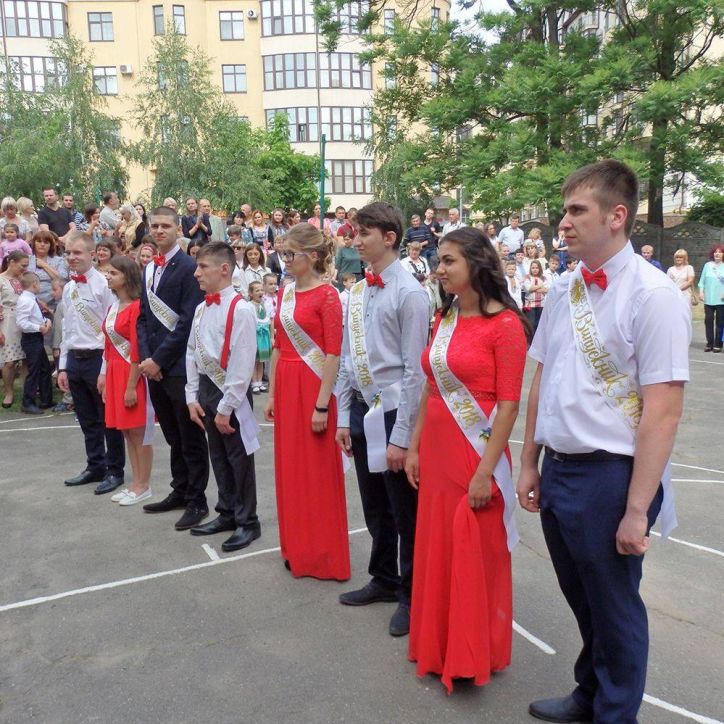 Чернівецькі міграційники привітали підшефних із завершенням навчального року