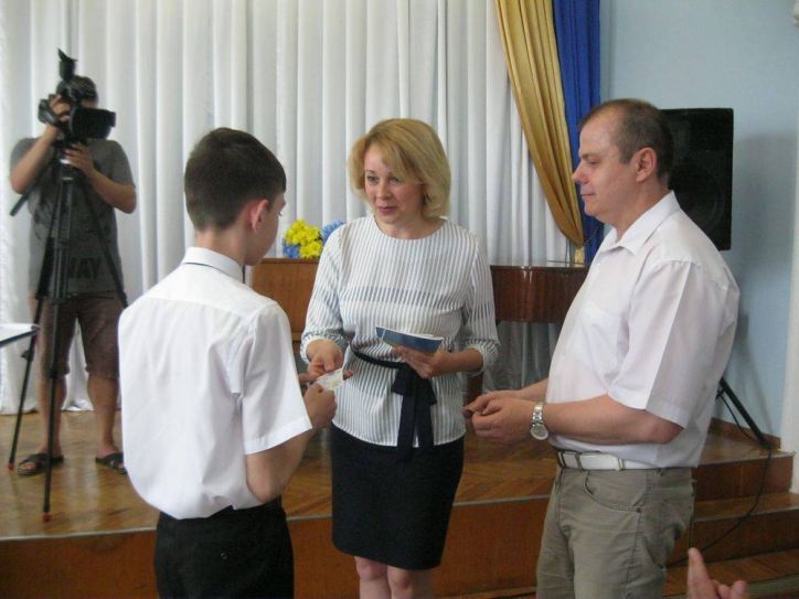 Урочисте вручення паспортів громадянина України в Кремінському районі