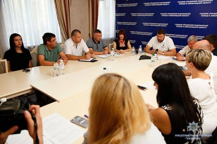 Працівники УДМС Хмельниччини взяли участь у засіданні громадської ради