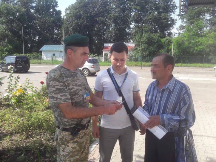 На Буковині через ПП «Мамалига» видворили громадянина Молдови