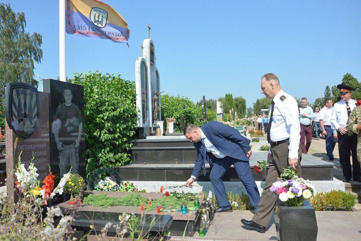 У Чернівцях відзначили день українського прапора та згадали загиблих героїв