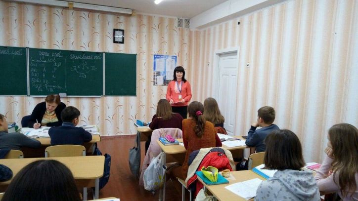 Працівники міграційної служби Полтавщини продовжують інформаційну роботу серед учнів з питань оформлення id-карток