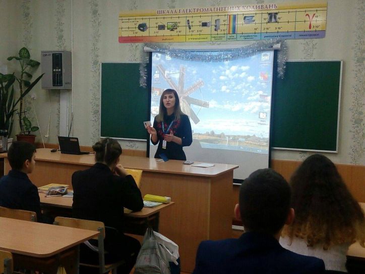 Завідувач Корюківського РС в рамках «Всеукраїнського тижня права» провела урок для учнів 9 класів гімназії