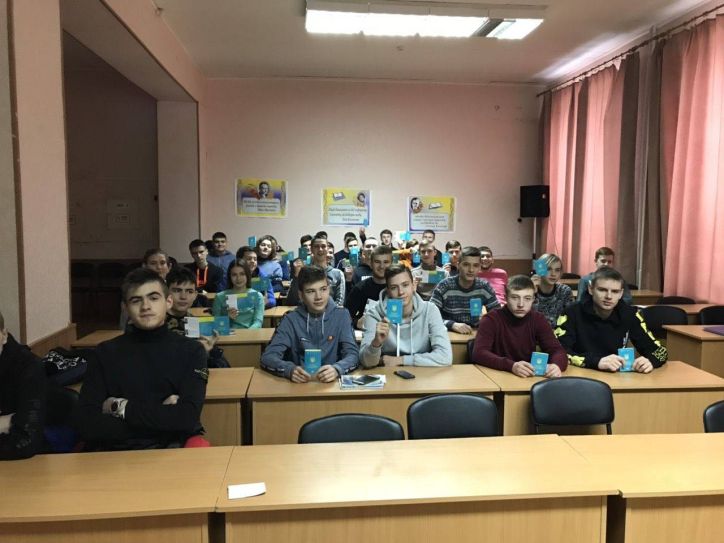 У конференц-залі Полтавського коледжу нафти і газу відбувся інформаційний семінар з питань дотримання міграційного законодавства