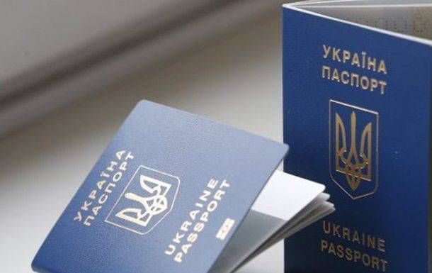 Майже 108 тисяч громадян оформили закордонні паспорти у підрозділах міграційної служби Житомирщини упродовж 2018 року