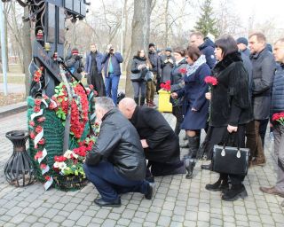 Полеглих добровольців вшанували міграційники