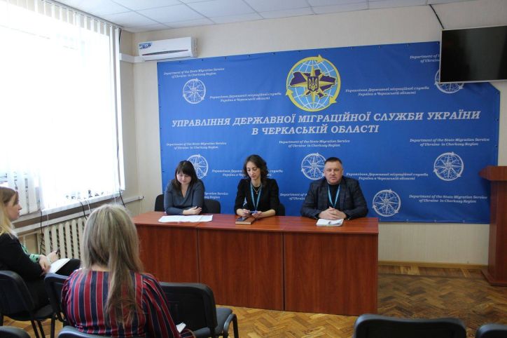 9 територіальних підрозділів міграційної служби Черкащини прийматимуть документи від іноземців та ОБГ про продовження строку перебування та надання дозволу на імміграцію в Україну
