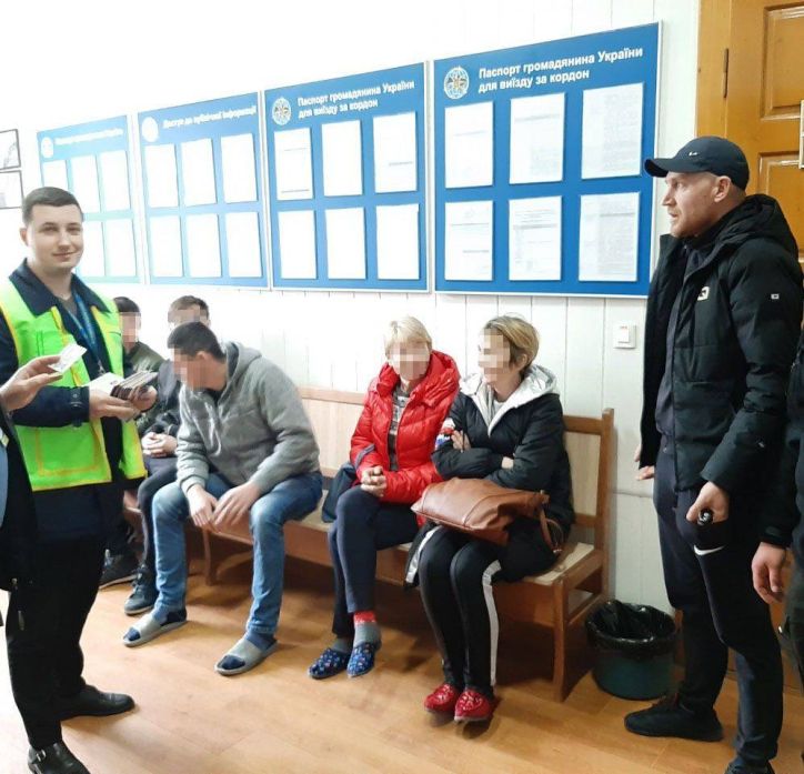 В Чернівцях скорочено термін перебування п’ятьом громадянам Білорусі