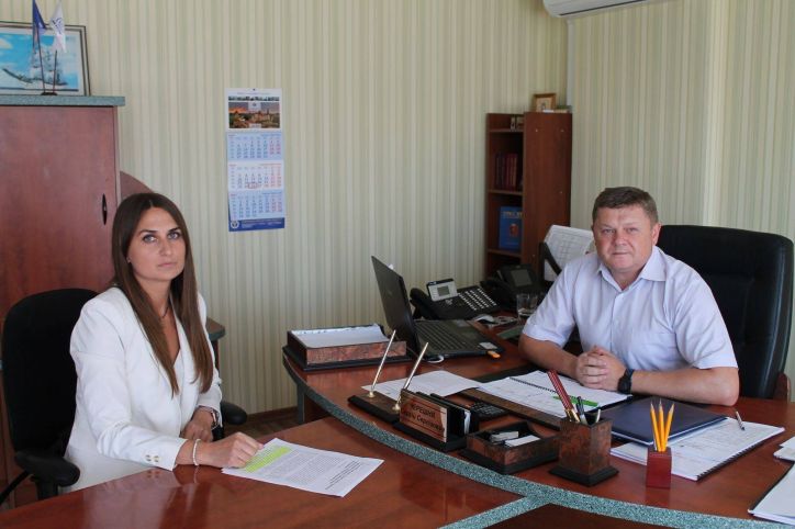 За ініціативи УДМС Хмельниччини відбулась робоча зустріч із керівництвом  обласного центру зайнятості