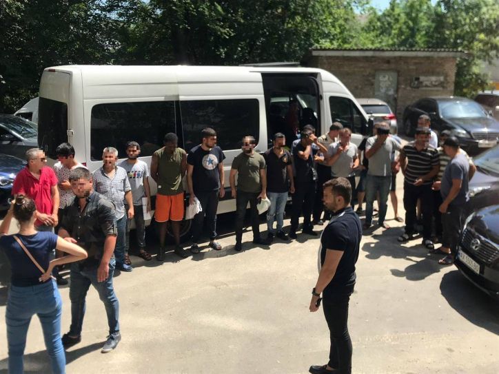 19 неврегульованих мігрантів викрили у Дарницькому районі столиці