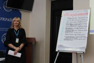 Цікаво та невимушено навчали черкаських міграційників професійній етиці