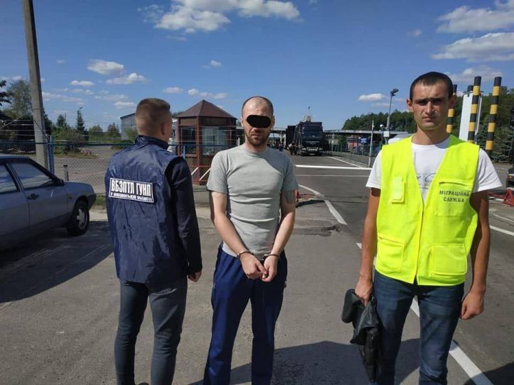 Волинські міграційники видворили з України іноземця-злочинця
