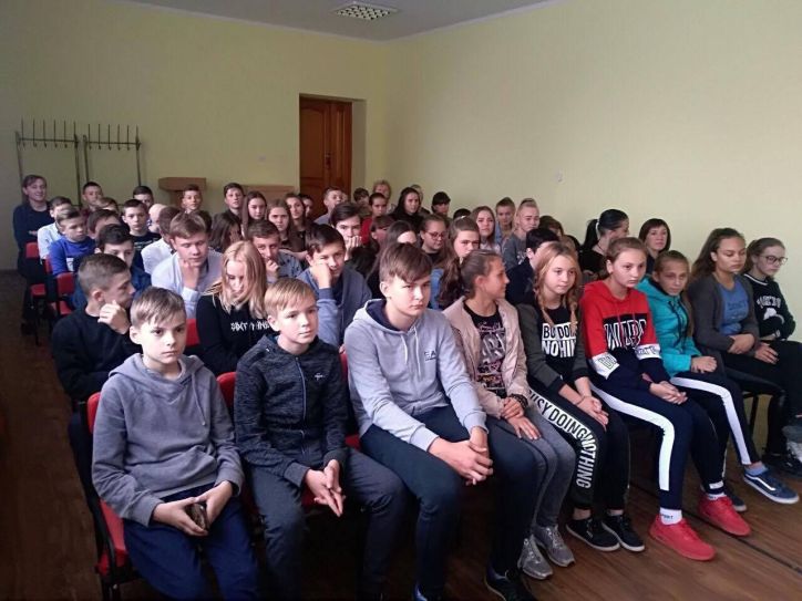 Як отримати паспорт громадянина України вперше слухали сьогодні учні Ічнянської гімназії імені Степана Васильченка