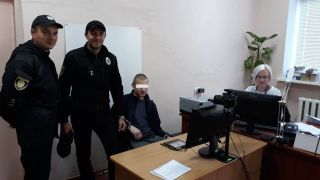 За паспортом під наглядом
