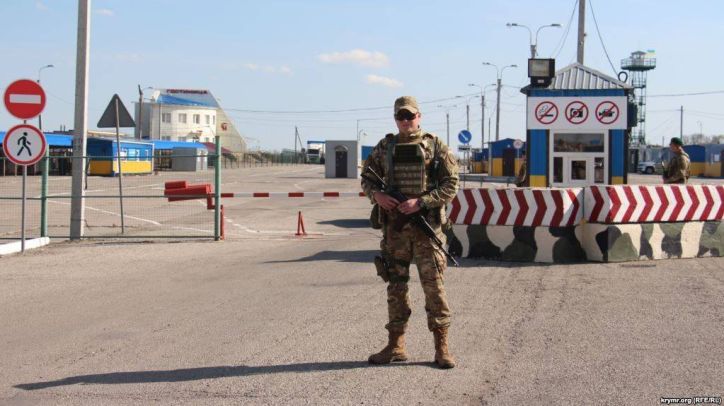 Херсонська міграційна служба видала іноземцям  322 дозволи для відвідування Криму