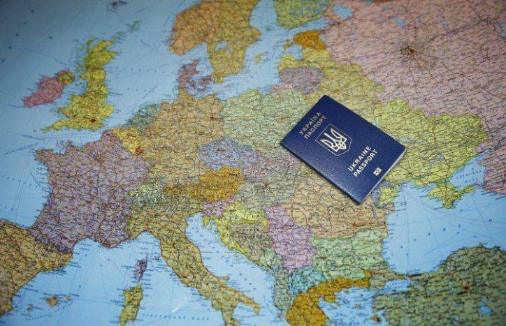 Міграційна служба Херсонщини консультує: Оформлення документів для виїзду громадян України за кордон на постійне проживання
