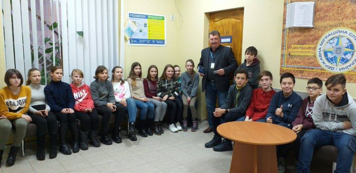 Юні гості побували в Роменському міському відділі Управління ДМС України в Сумській області