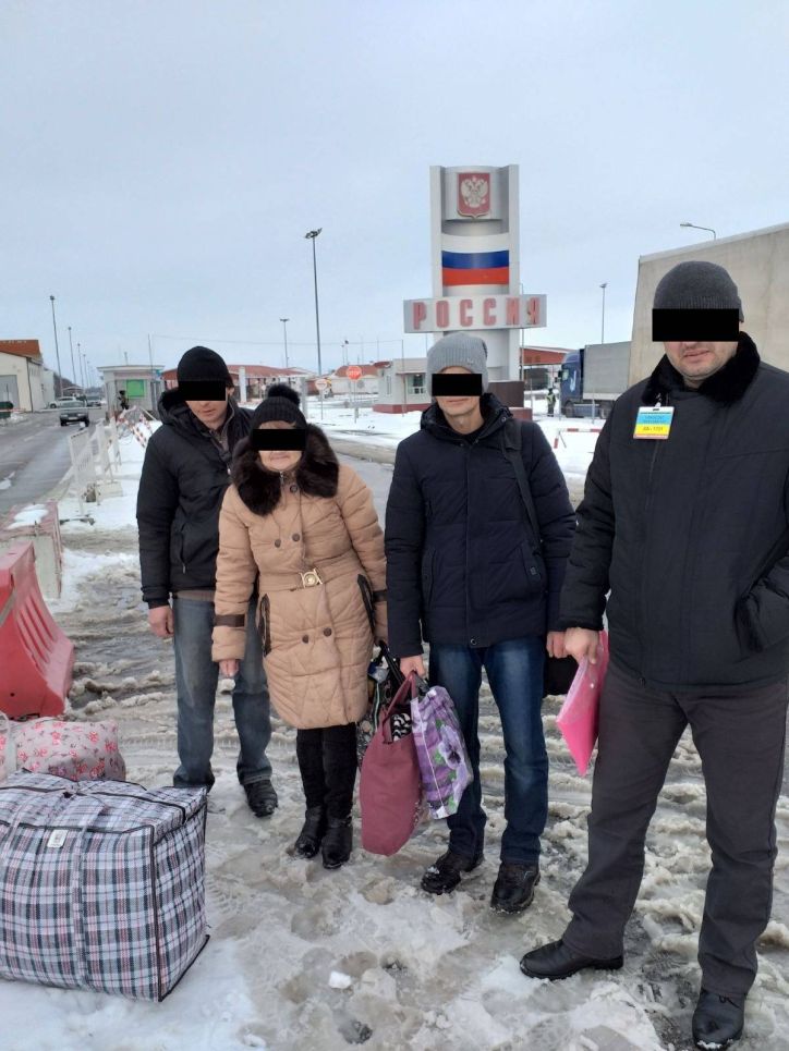 Сім’ю незаконних мігрантів із Російської Федерації видворили за межі України