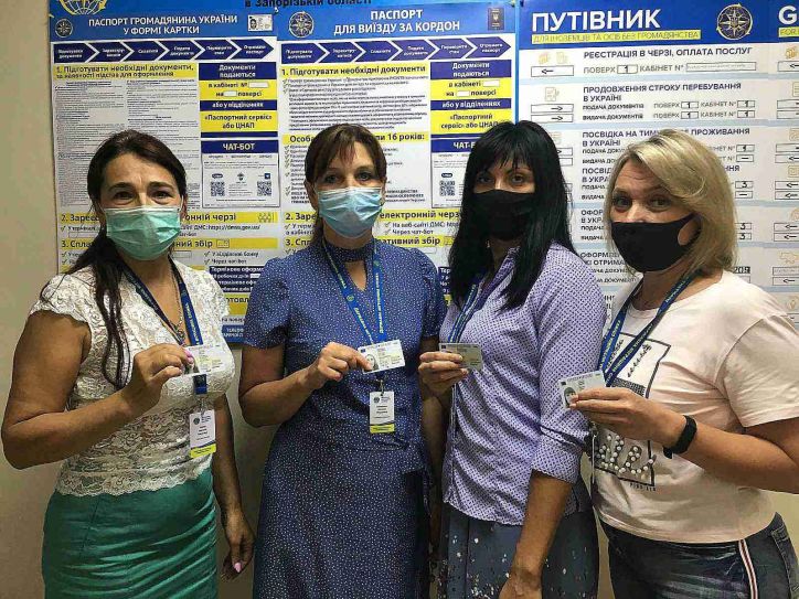 Не теоретики, а практики: працівники УДМС в Запорізькій області активно користуються ID-паспортами