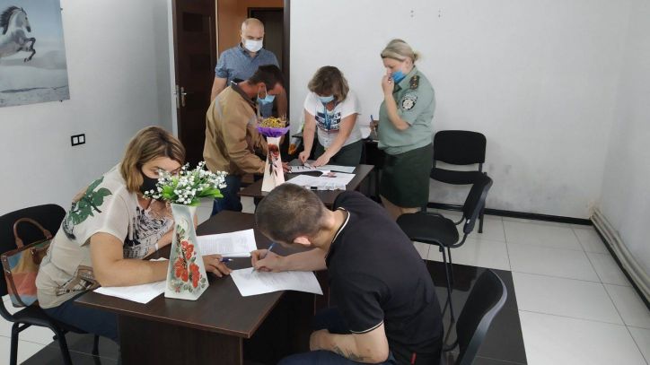 Засуджені Селидівської виправної колонії  отримали паспорти громадянина України у формі картки