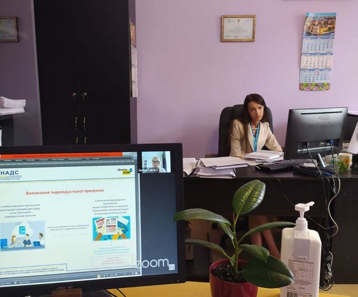 Працівники кадрової служби УДМС у Чернівецькій області взяли участь у онлайн-сесії НАДС