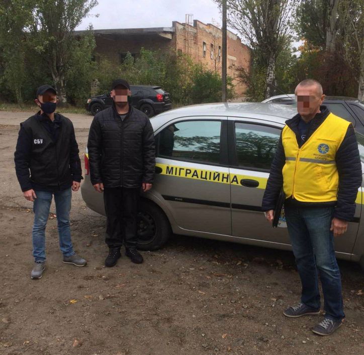 Міграційна служба Запоріжчини продовжує видворяти кримінальників за межі України