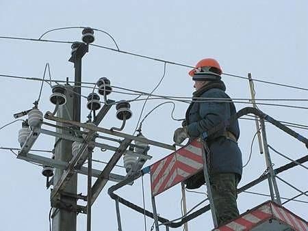 У Заставні та Кельменцях через ремонт електромереж тимчасово припинено прийом громадян