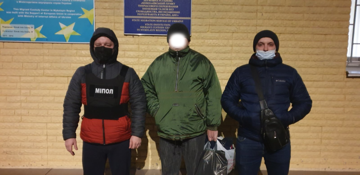 Дніпровські міграційники спільно з поліцейськими здійснили супровід іноземця для поміщення в ПТПІ