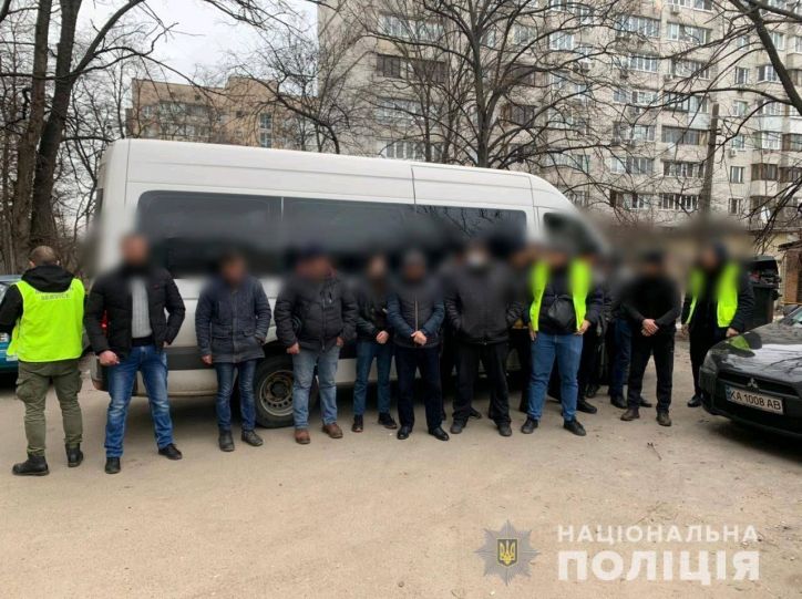 Правоохоронці спільно з працівниками ДМС викрили схему незаконної легалізації іноземців на території України