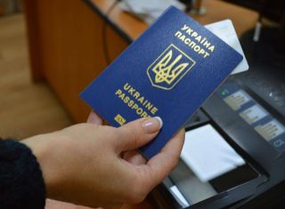 У Кропивницькому підрозділи Міграційної служби оформлюють біометричні документи безпосередньо та через ЦНАП