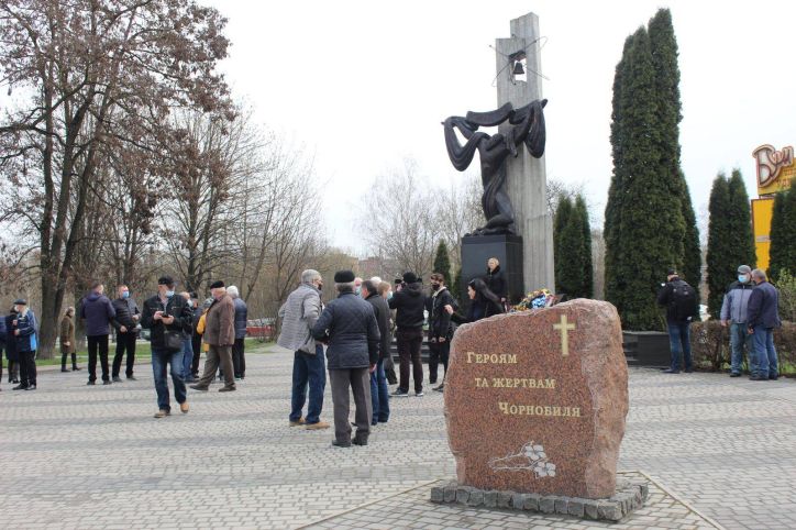 На Хмельниччині вшанували пам’ять героїв-ліквідаторів Чорнобильської трагедії