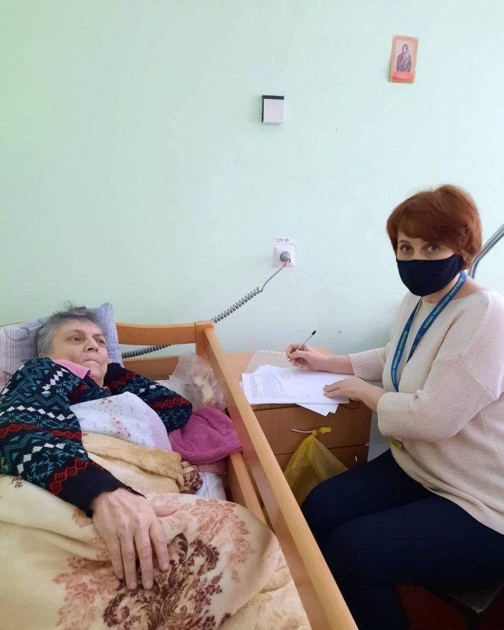 Рівненські міграційники оформили паспорт у паліативному відділенні районної лікарні