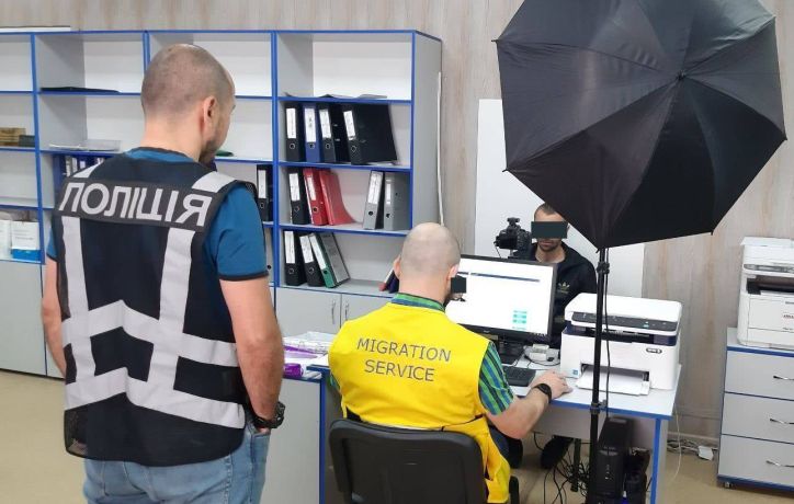 Новий е-сервіс ДМС в дії: незаконний мігрант примусово покине межі України завдяки пильності запоріжан