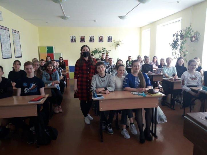 Інформаційна кампанія міграційників «Дитина має права»  охопила понад 20 навчальних закладів Рівненської області