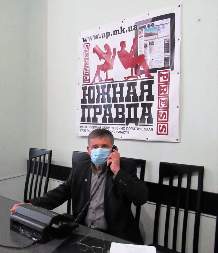 В Миколаєві начальник УДМС України в Миколаївській області відповідав на запитання громадян за допомогою телефонній лінії гарячого зв’язку