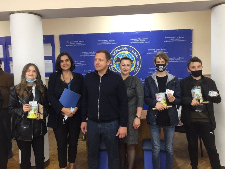 На Дніпропетровщині підліткам урочисто вручили ID - паспорти