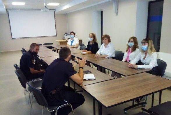 Зустріч представників УДМС із поліцейським офіцером  Житомирської громади