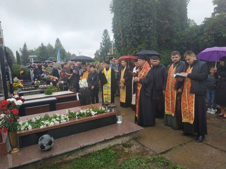 В Чернівцях вшанували загиблих буковинських воїнів, які віддали своє життя, захищаючи Україну