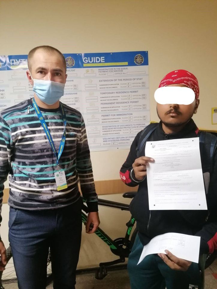 На Полтавщині в рамках операції «Мігрант» провели перевірки іноземних громадян, які працюють кур’єрами