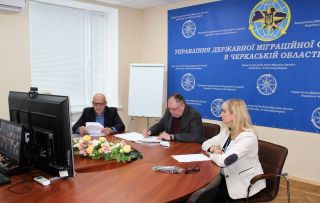 Із керівниками відділів та секторів Міграційної служби Черкащини провели зустріч онлайн