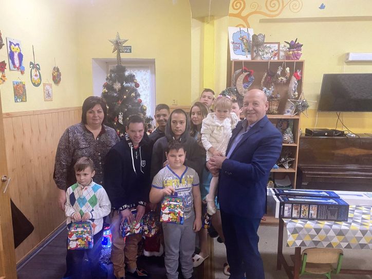 До Дня Святого Миколая діти отримали подарунки від міграційників Київщини