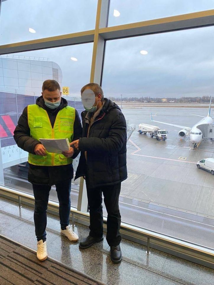 Чернівецькі міграційники через аеропорт «Бориспіль» примусово видворили громадянина Грузії