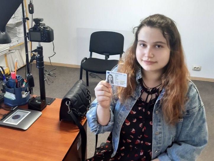 Софія із Костянтинівки Донецької області отримала другу ID-картку на Львівщині