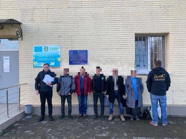 Працівниками Головного управління ДМС в Одеській області  видворено 5  порушників міграційного законодавства