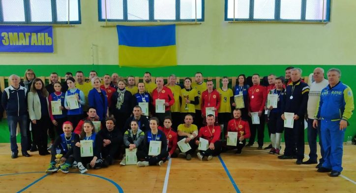 Працівника УДМС Рівненщини нагороджено на  міжобласному чемпіонаті з волейболу сидячи